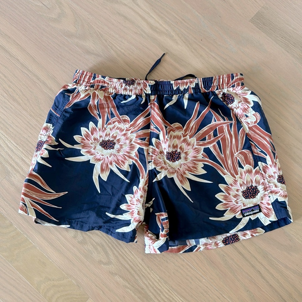 PATAGONIA Baggies Navy Floral Print size S